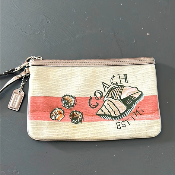 Coach Handbags - COACH Pebbled Sands Wristlet Medium Clutch